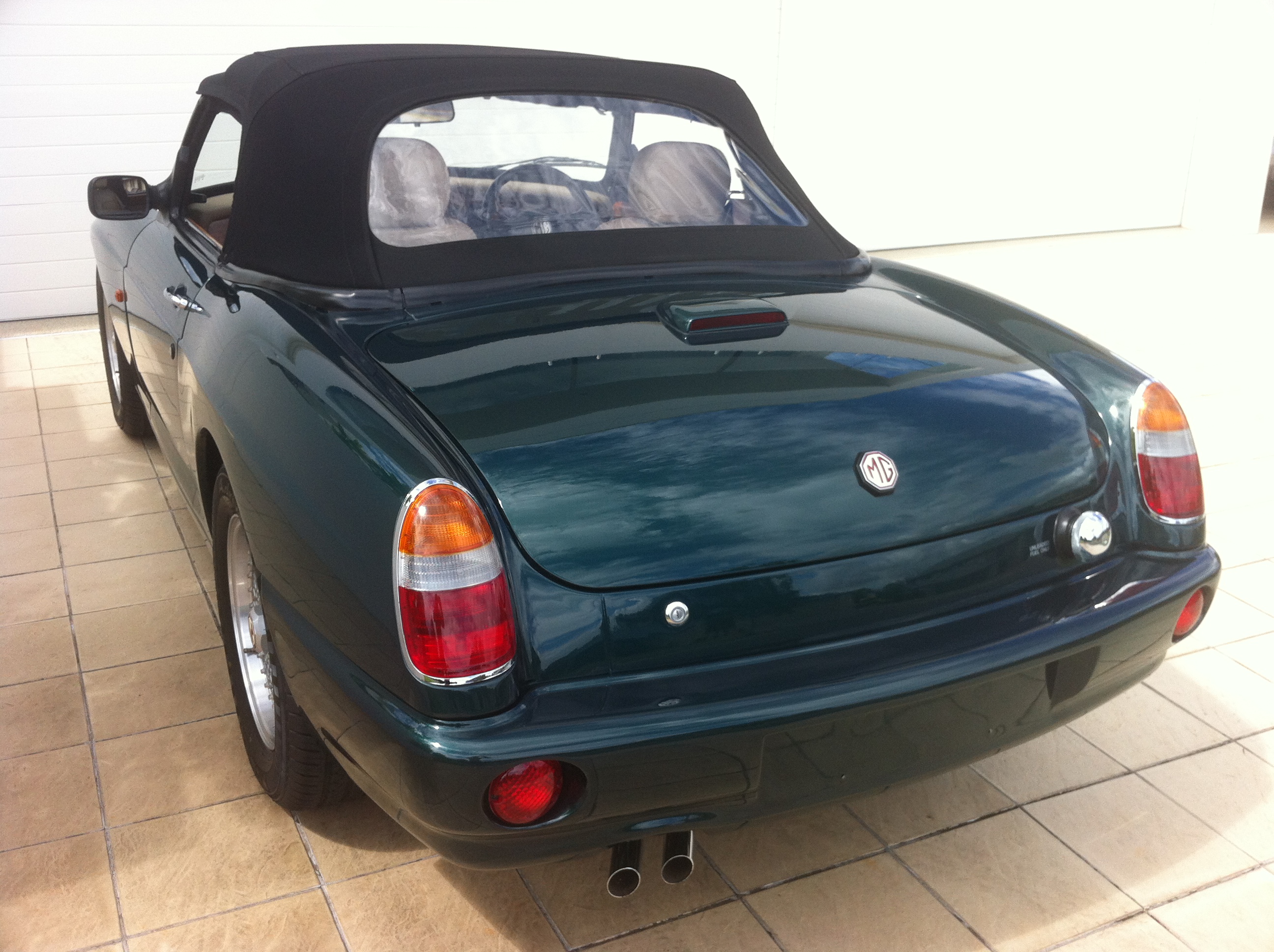 MG R V8 fuller rear view